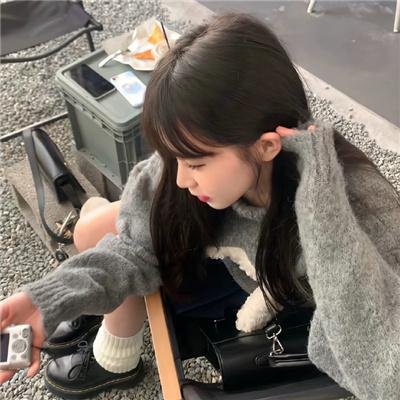 低沉的天空海报